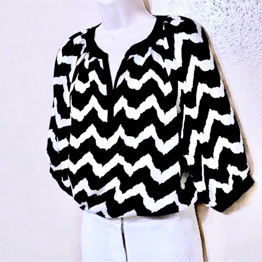 Antilia Femme Black White Chevron Blouse Women’s M Zig Zag Pullover - Picture 3 of 4